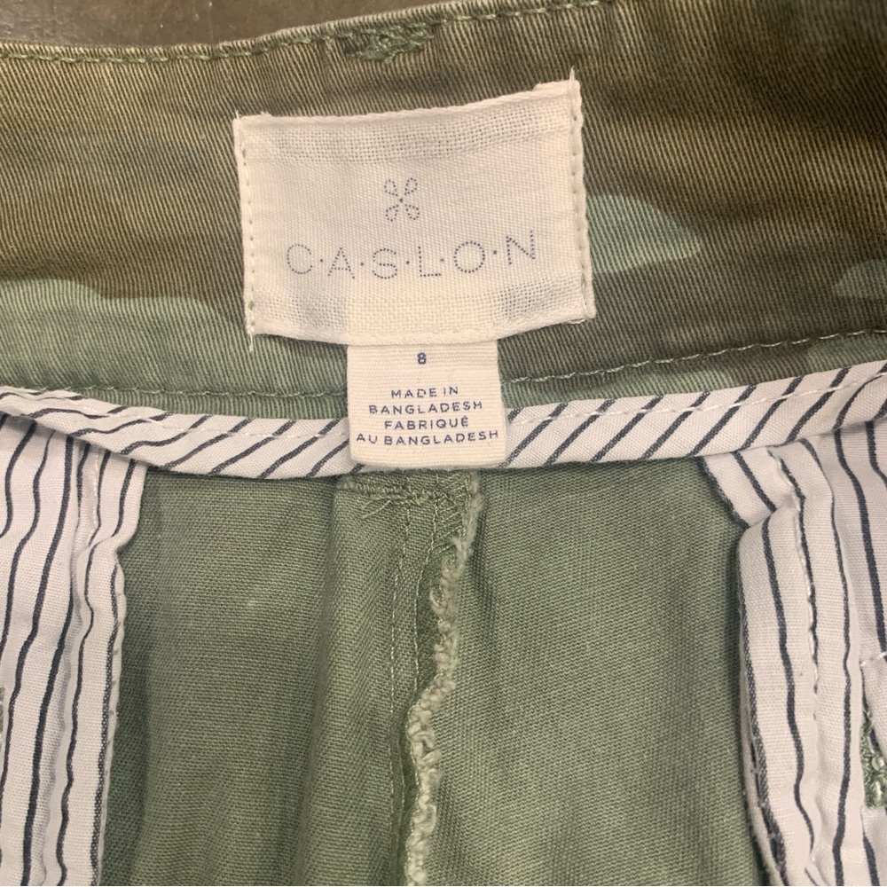 Caslon Camo Shorts Size 8 - Picture 7 of 10